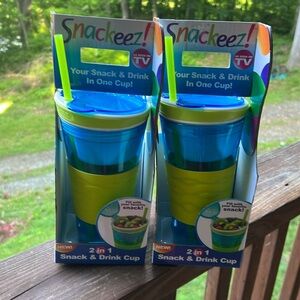 Snackeez.... 2 brand new snack/drink combo cups